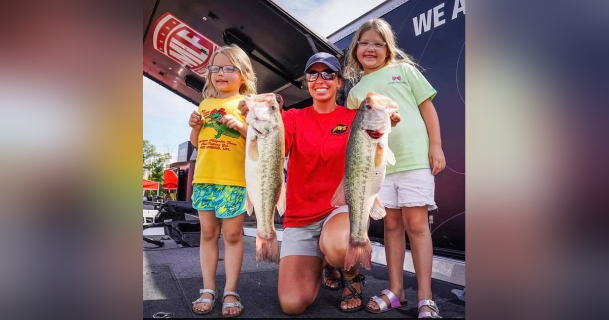 EP. 204 From Tournament Fishing at the Age of 7 To Passing on the Passion to Her Daughters - Melinda Mize EP. 204 From Tournament Fishing at the Age of 7 To Passing on the Passion to Her Daughters - Melinda Mize