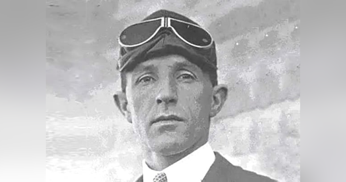 From WW1 ace fighter pilot, to starting Australia's very first airline From WW1 ace fighter pilot, to starting Australia's very first airline