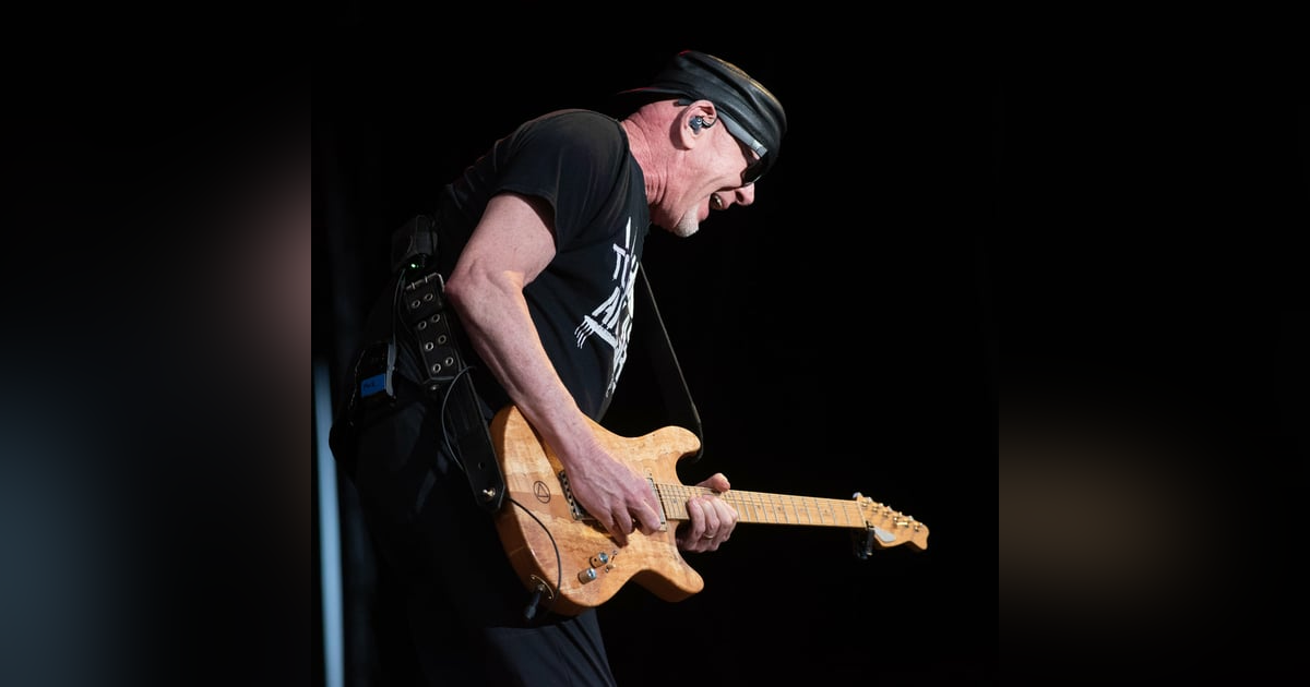 FLUXEDO JUNCTION PODCAST - 12/21/16 (Interview with Mark Kendall of Great White) FLUXEDO JUNCTION PODCAST - 12/21/16 (Interview with Mark Kendall of Great White)