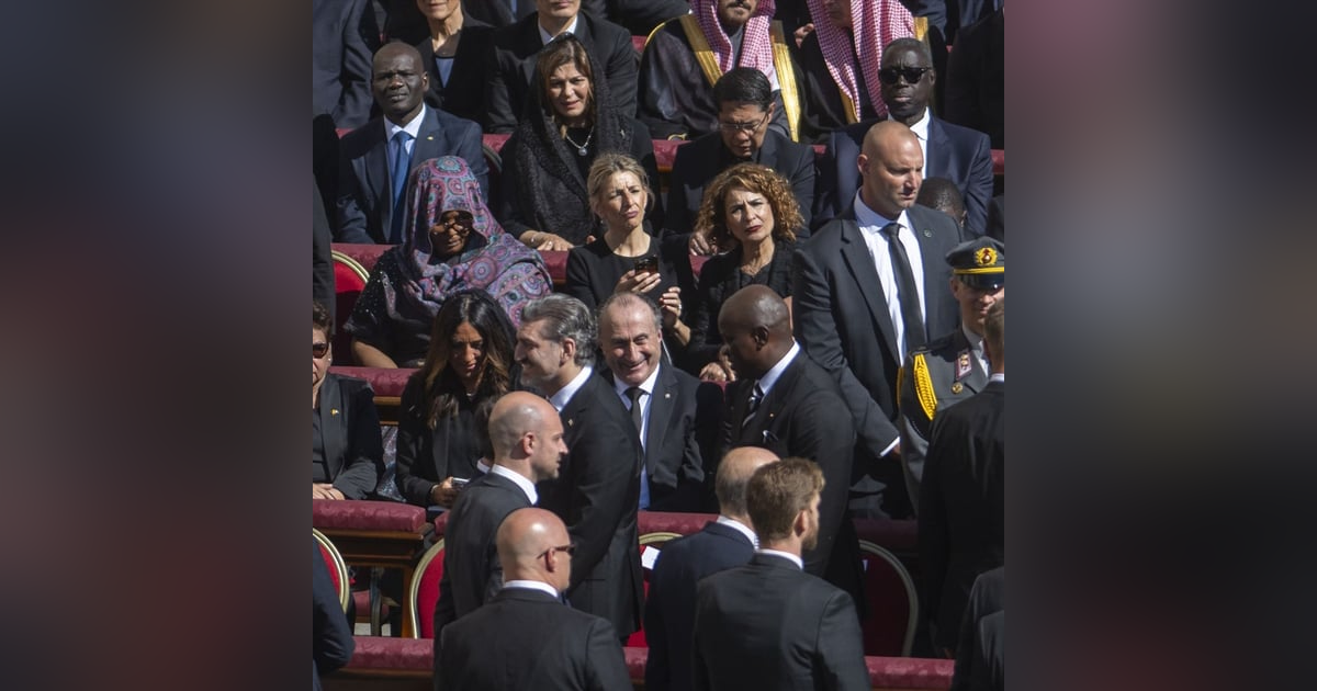 Crónica Rosa: Pasarela Vaticano: aciertos y errores Crónica Rosa: Pasarela Vaticano: aciertos y errores