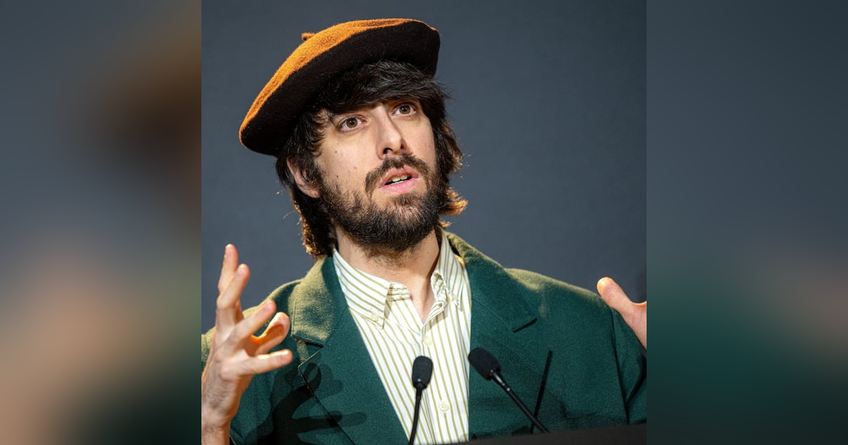 La República de los Tonnntos: Fraga y Carrillo dejan en evidencia al "tonto de la boina" David Uclés La República de los Tonnntos: Fraga y Carrillo dejan en evidencia al "tonto de la boina" David Uclés