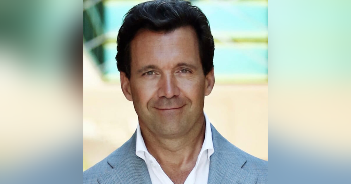 The Equinox Approach: Empowering High-Performance Living through Hospitality - Chris Norton, Equinox Hotels The Equinox Approach: Empowering High-Performance Living through Hospitality - Chris Norton, Equinox Hotels