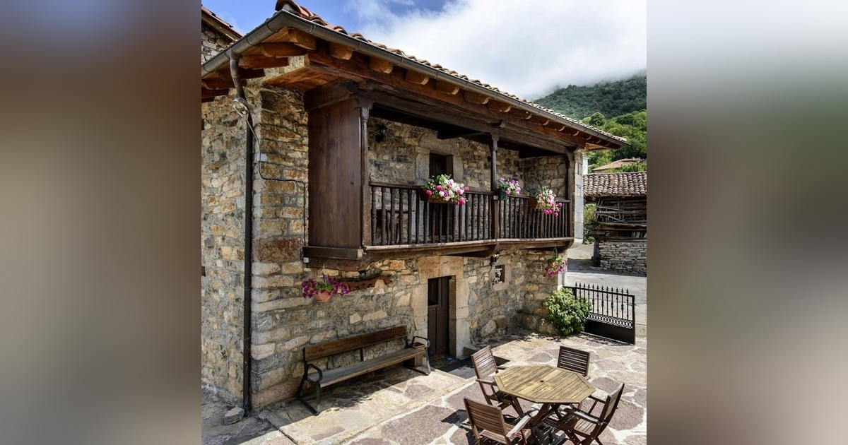 Entrevista al alcalde de Oseja de Sajambre, uno de los pueblos que no sufrió el apagón Entrevista al alcalde de Oseja de Sajambre, uno de los pueblos que no sufrió el apagón