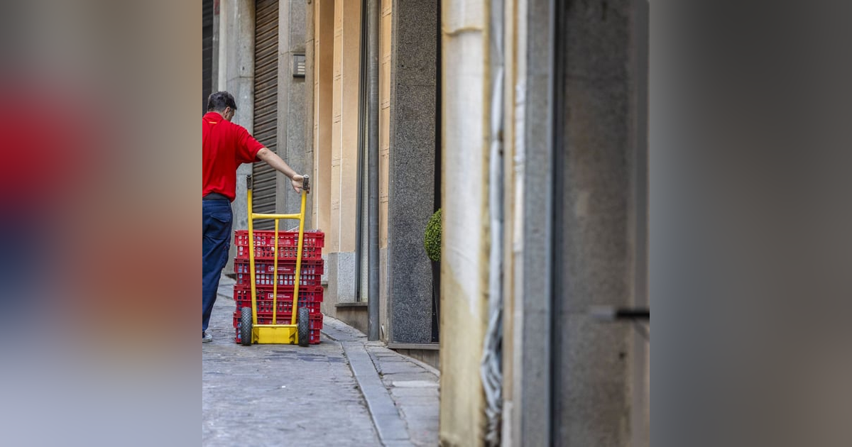 Las Noticias de La Mañana: Los españoles tendrán que trabajar cada año más días para poder pagar los impuestos Las Noticias de La Mañana: Los españoles tendrán que trabajar cada año más días para poder pagar los impuestos