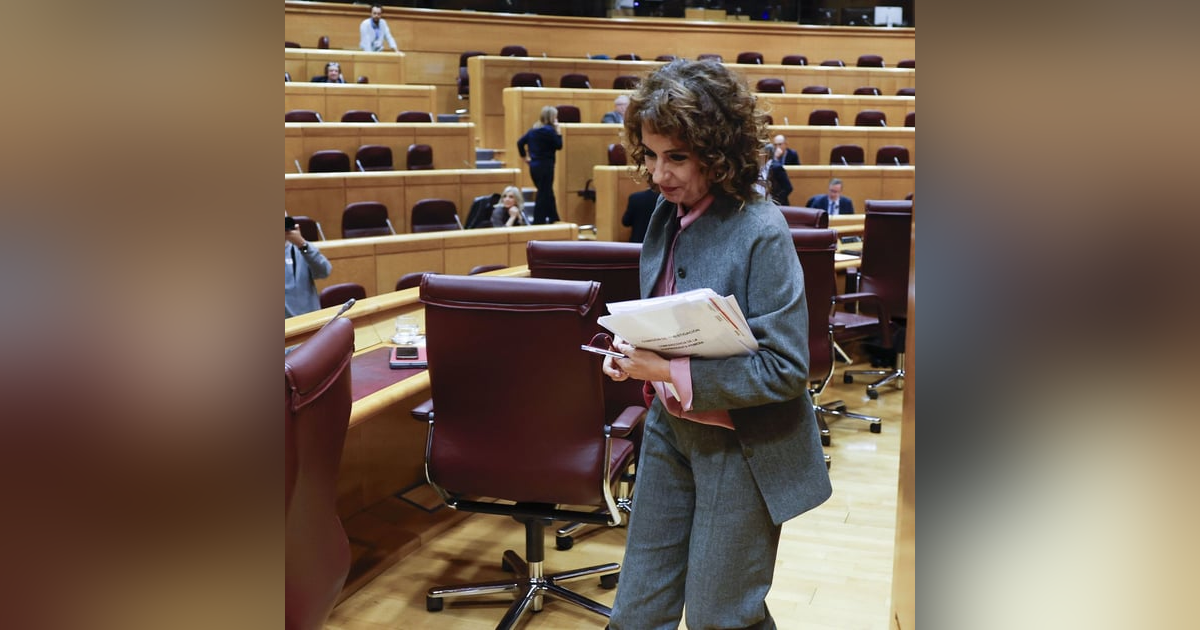 En este país llamado España: Las respuestas de María Jesús Montero sobre la trama En este país llamado España: Las respuestas de María Jesús Montero sobre la trama