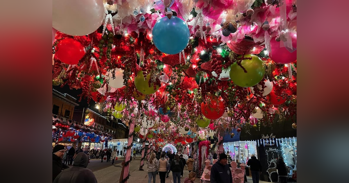 Route 66 Christmas Chute - Sapulpa, Oklahoma Route 66 Christmas Chute - Sapulpa, Oklahoma