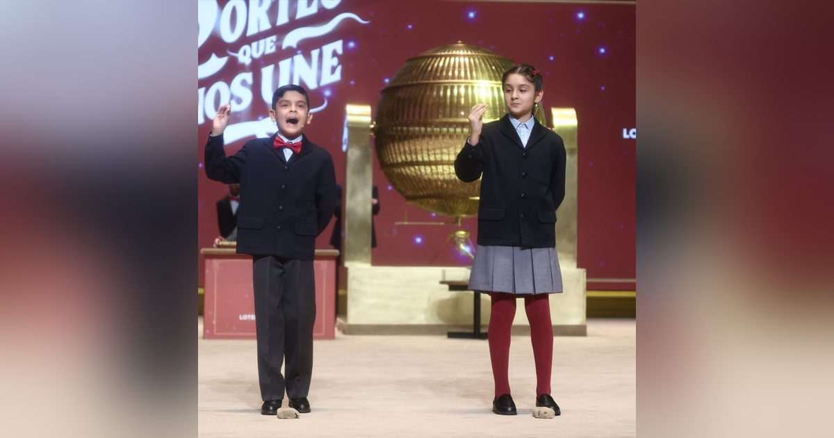 Las noticias de Herrero: El Gordo premia a hosteleros que alimentaron a los bomberos en los incendios de León Las noticias de Herrero: El Gordo premia a hosteleros que alimentaron a los bomberos en los incendios de León