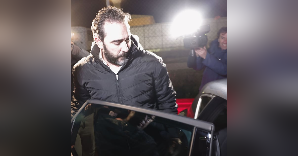 Las Noticias de La Mañana: Aldama llevó de cacería a la élite de la CIA y el FBI con el guardia civil que le condecoró Las Noticias de La Mañana: Aldama llevó de cacería a la élite de la CIA y el FBI con el guardia civil que le condecoró