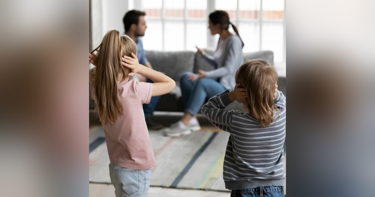 Çocuklar yetişkinlerin ters taraflarını niçin benimser? Konuk: Fatma Torun Reid Çocuklar yetişkinlerin ters taraflarını niçin benimser? Konuk: Fatma Torun Reid