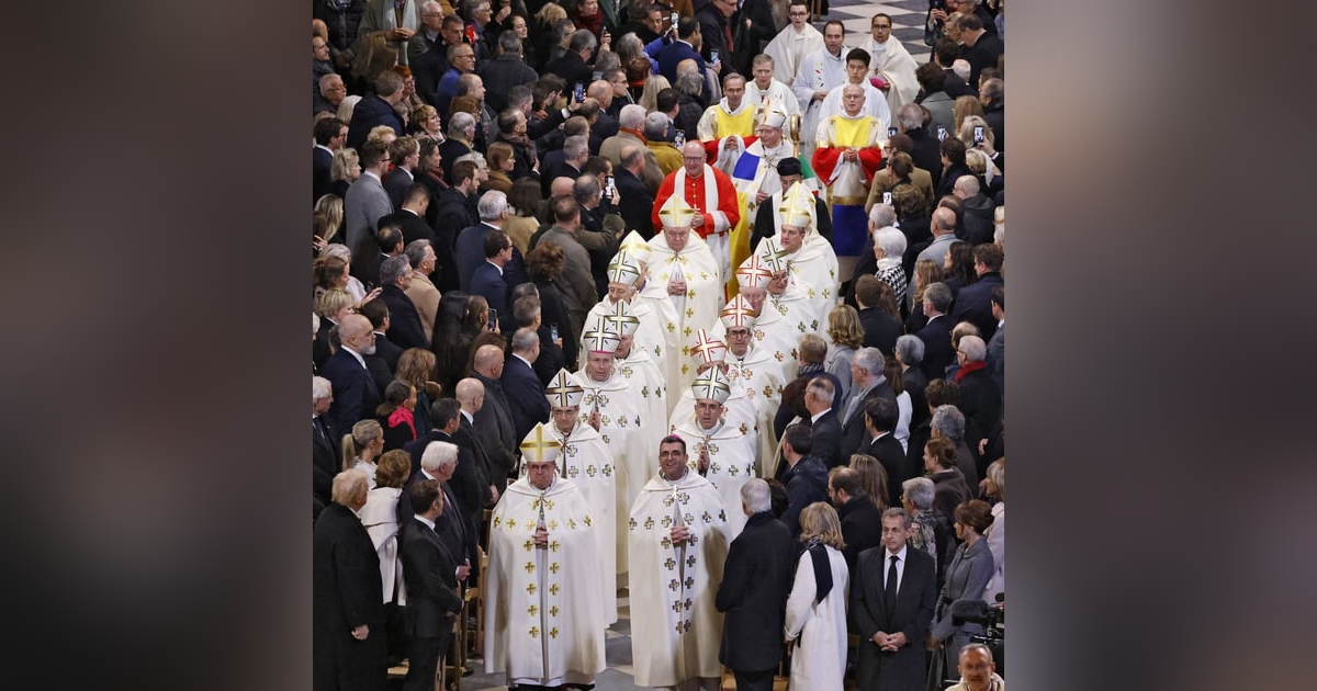 Academia Caballero: La novela histórica y Notre Dame Academia Caballero: La novela histórica y Notre Dame