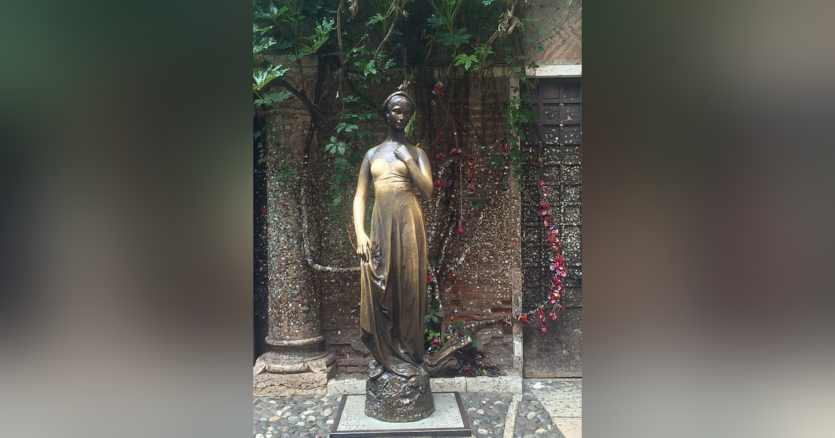 A Statue in Verona: The Afterlife of Romeo and Juliet A Statue in Verona: The Afterlife of Romeo and Juliet