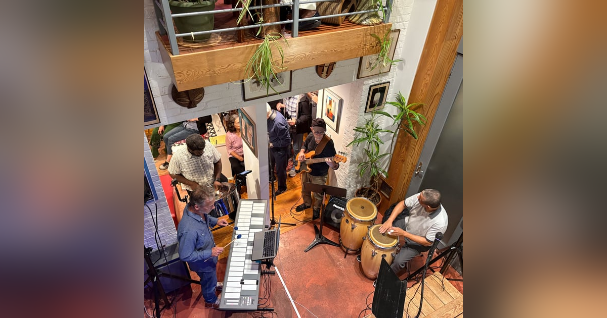 Meet the man who invites 1,000 people to his house every month Meet the man who invites 1,000 people to his house every month