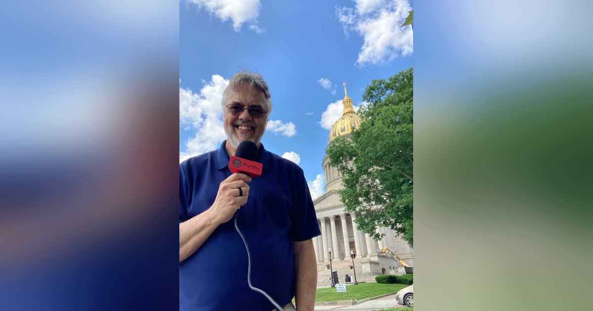 S1 E67 TIM LARSON - Radio in Charleston, West Virginia 40 years ago! S1 E67 TIM LARSON - Radio in Charleston, West Virginia 40 years ago!