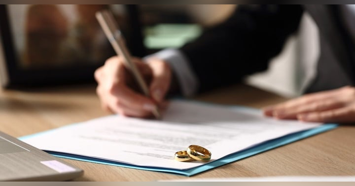 image for Understanding a Spousal Buyout Mortgage