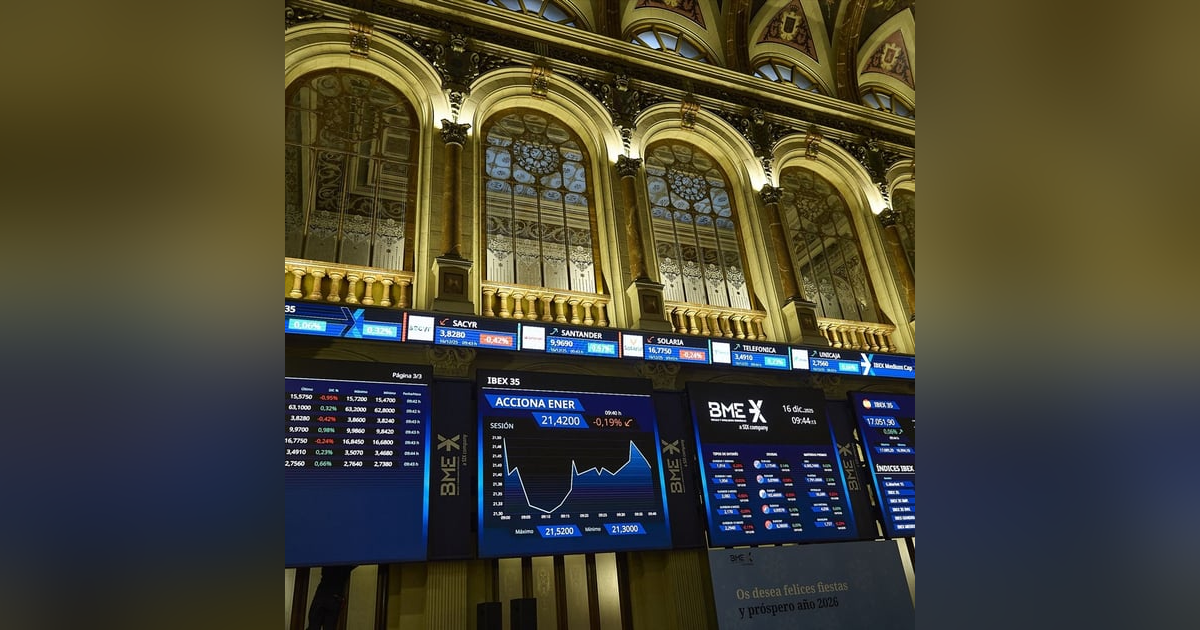 La Bolsa: El Ibex 35 cae un 0,4% pero se mantiene en máximos por encima de 17.500 puntos La Bolsa: El Ibex 35 cae un 0,4% pero se mantiene en máximos por encima de 17.500 puntos