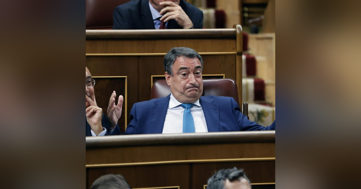 La República de los Tonnntos: Aitor Esteban no ve "nada sospechoso" en el trato de favor al hermano de Sánchez La República de los Tonnntos: Aitor Esteban no ve "nada sospechoso" en el trato de favor al hermano de Sánchez