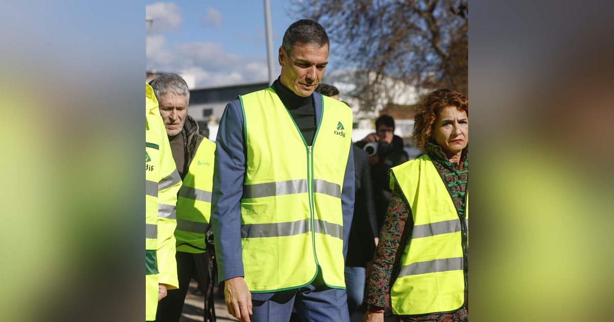 Las Noticias de La Mañana: El Gobierno de Sánchez prepara un funeral laico mientras las víctimas los llaman "asesinos" Las Noticias de La Mañana: El Gobierno de Sánchez prepara un funeral laico mientras las víctimas los llaman "asesinos"