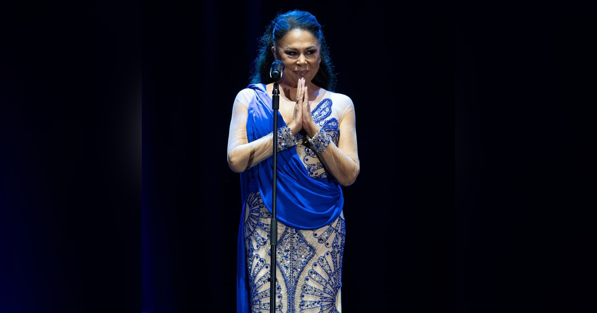 Crónica Rosa: Los detalles, mensajes y la reconciliación de Isabel Pantoja Crónica Rosa: Los detalles, mensajes y la reconciliación de Isabel Pantoja