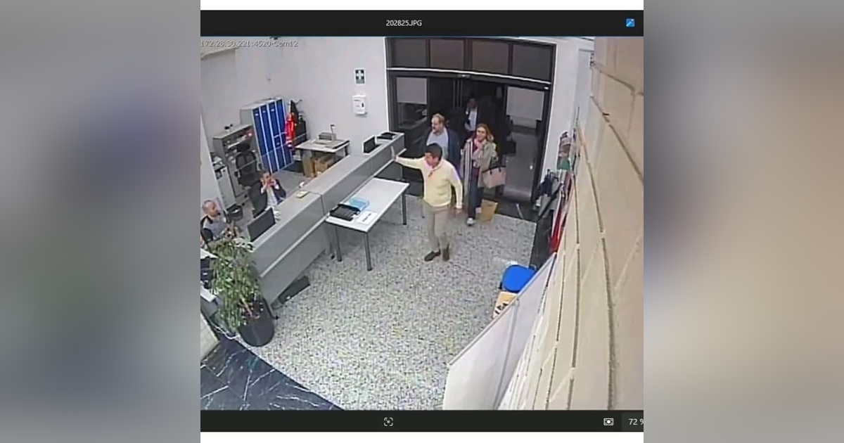 Las Noticias de La Mañana: Las cámaras de seguridad muestran a Mazón entrando en el Cecopi a las 20:28 horas Las Noticias de La Mañana: Las cámaras de seguridad muestran a Mazón entrando en el Cecopi a las 20:28 horas