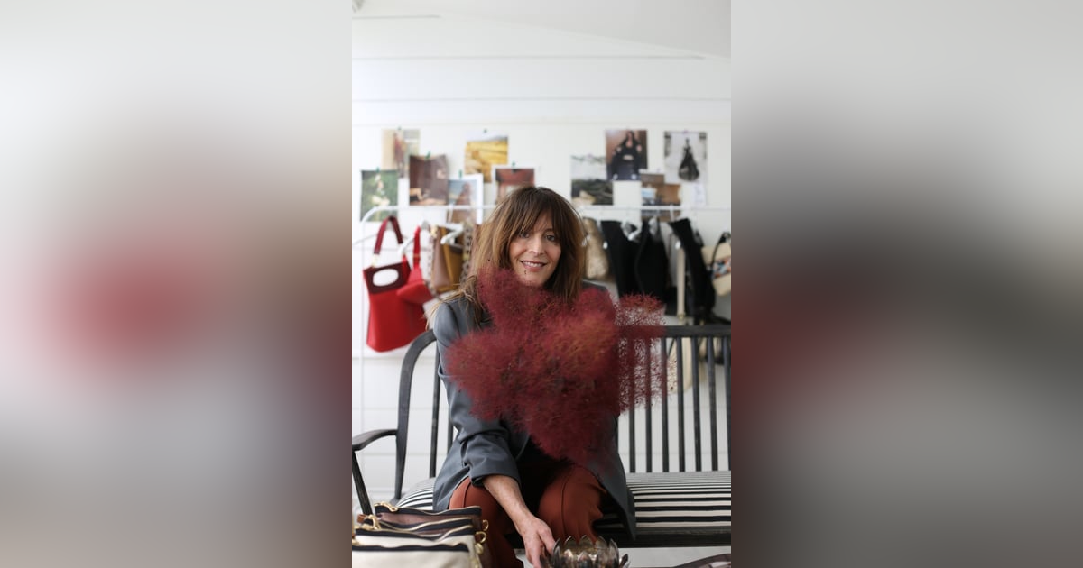 EP 207: THE ART OF CRAFTING CASS WITH DEBRA SZIDON EP 207: THE ART OF CRAFTING CASS WITH DEBRA SZIDON