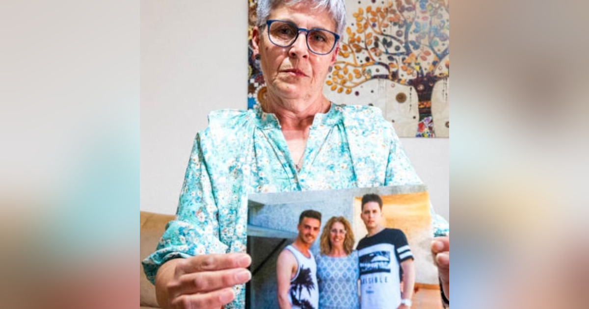 La República de los Tonnntos: El "bulo monumental" de los 300.000 niños robados en el franquismo La República de los Tonnntos: El "bulo monumental" de los 300.000 niños robados en el franquismo