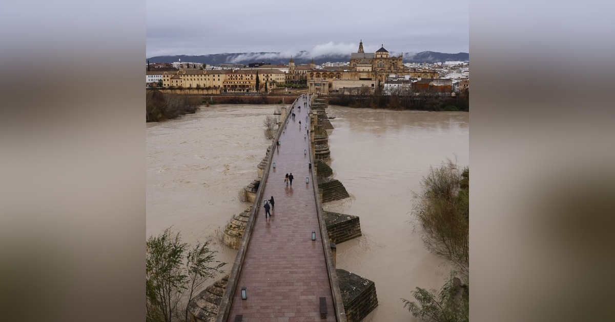 Las Noticias de La Mañana: Alerta en el sur: más de 7.000 evacuados por la furia de la borrasca Leonardo Las Noticias de La Mañana: Alerta en el sur: más de 7.000 evacuados por la furia de la borrasca Leonardo
