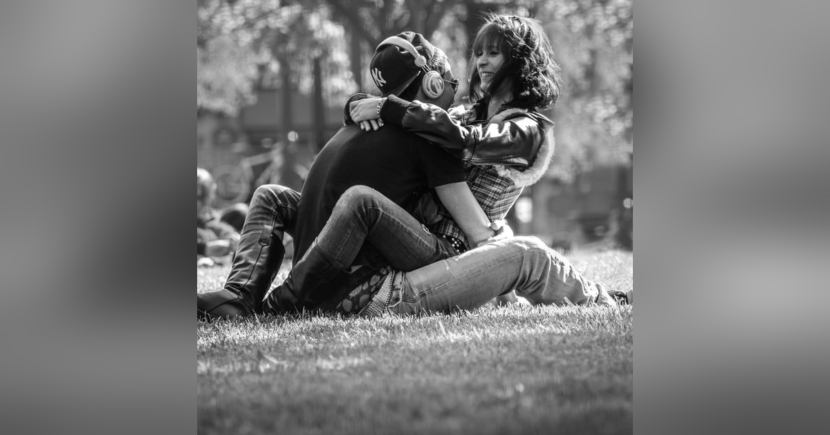 No Weak Knees! (Why you should stay away from some people) - Suzie The Dating Diva Sept 14 2021 No Weak Knees! (Why you should stay away from some people) - Suzie The Dating Diva Sept 14 2021