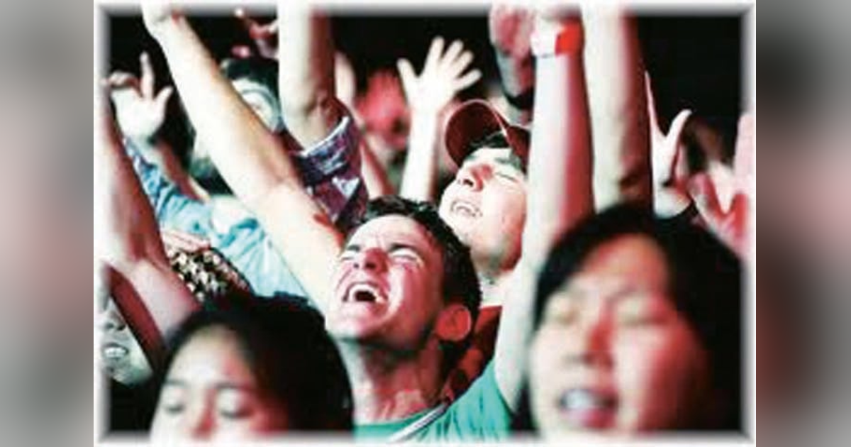 How Should We Worship God? Our Approach and Attitude to Worship. Reading Psalm 100 #279 How Should We Worship God? Our Approach and Attitude to Worship. Reading Psalm 100 #279