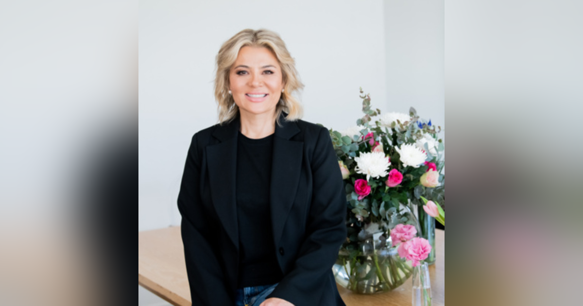 #198 - How LinkedIn Can Help Your Personal and Corporate Branding - Mary Henderson #198 - How LinkedIn Can Help Your Personal and Corporate Branding - Mary Henderson