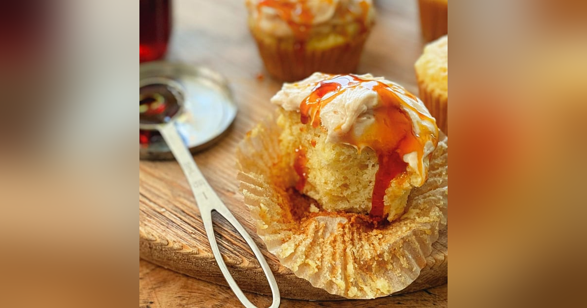 Vanilla Bean Cupcakes with Browned Butter Caramel Icing Vanilla Bean Cupcakes with Browned Butter Caramel Icing