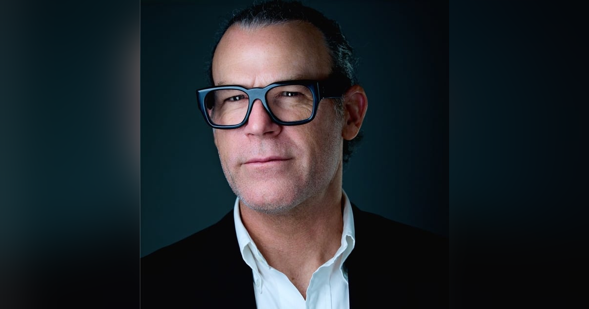 Through the Lens of Peter Hurley Through the Lens of Peter Hurley