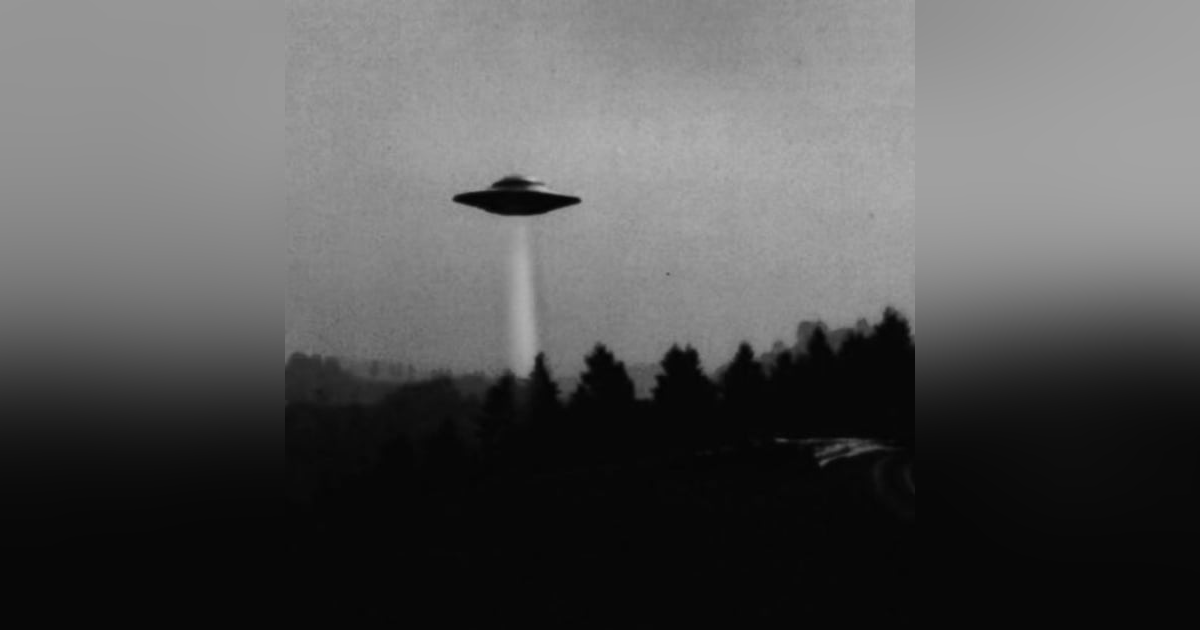 UFO Ejects Metal Over Iowa UFO Ejects Metal Over Iowa