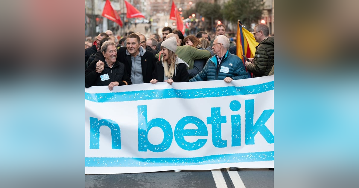 Las Noticias de La Mañana: Los socios de Sánchez se manifiestan por la liberación de los etarras asesinos Las Noticias de La Mañana: Los socios de Sánchez se manifiestan por la liberación de los etarras asesinos