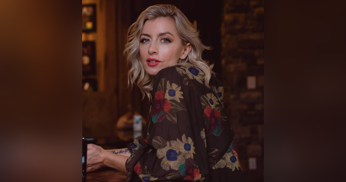 Amanda Lynn Live from "The Bird's Nest" Amanda Lynn Live from "The Bird's Nest"