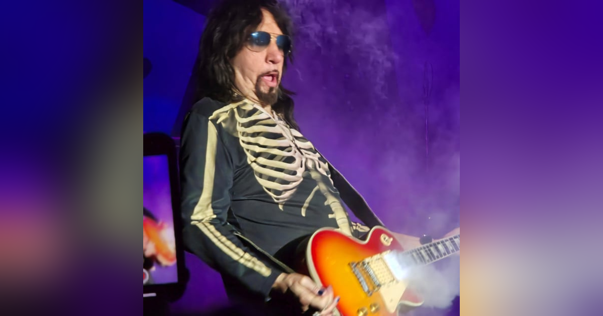 Ace Frehley Tribute Episode w/ Very Special Guest: Tod Howarth of Frehley's Comet Ace Frehley Tribute Episode w/ Very Special Guest: Tod Howarth of Frehley's Comet