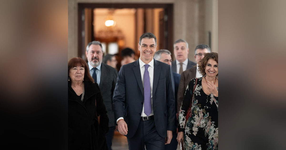 Prensa económica: El 'timo' de Hacienda a trabajadores y empresarios con el SMI: casi 600 euros por nómina Prensa económica: El 'timo' de Hacienda a trabajadores y empresarios con el SMI: casi 600 euros por nómina