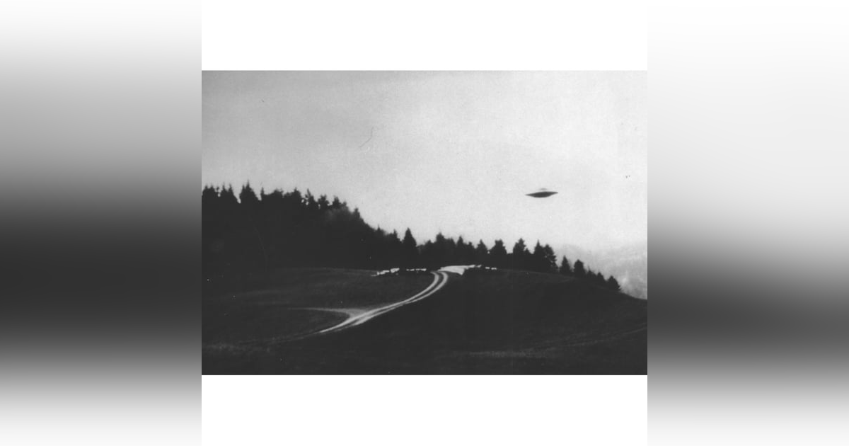 UFOs Flying Saucers and the Bender Mystery UFOs Flying Saucers and the Bender Mystery