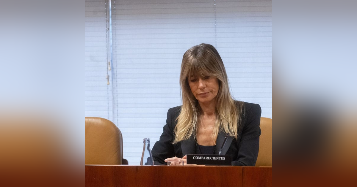 La República de los Tonnntos: Las 20 preguntas que dejaron "muda" a Begoña Gómez y sus "gestos de desprecio" La República de los Tonnntos: Las 20 preguntas que dejaron "muda" a Begoña Gómez y sus "gestos de desprecio"