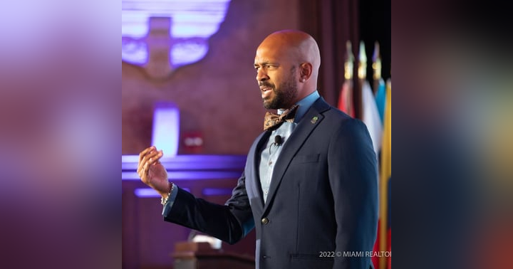 image for The White-Glove Standard: How Neil Oates Sets the Bar for Brokers and Luxury Agents