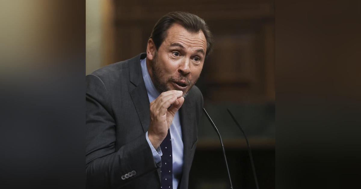 La República de los Tonnntos: Cuando Óscar Puente insultaba a los que alertaban del deterioro de las vías La República de los Tonnntos: Cuando Óscar Puente insultaba a los que alertaban del deterioro de las vías