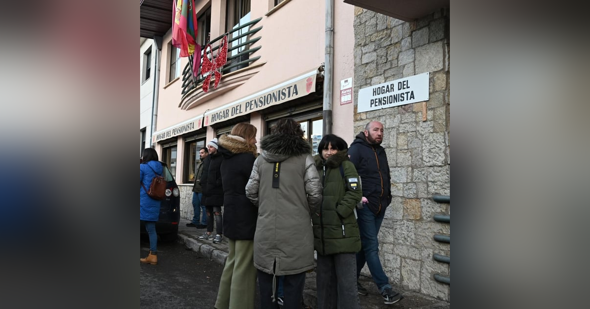 Las noticias de Herrero: Los miembros de la Comisión de Fiestas ceden sus décimos para que los vecinos cobren Las noticias de Herrero: Los miembros de la Comisión de Fiestas ceden sus décimos para que los vecinos cobren