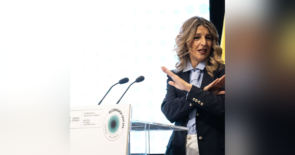 La República de los Tonnntos: Lo que dice Yolanda Díaz, que falseó su currículum, sobre la formación de los diputados La República de los Tonnntos: Lo que dice Yolanda Díaz, que falseó su currículum, sobre la formación de los diputados