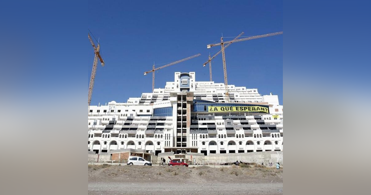 La República de los Tonnntos: El PSOE, detrás de la construcción de El Algarrobico La República de los Tonnntos: El PSOE, detrás de la construcción de El Algarrobico