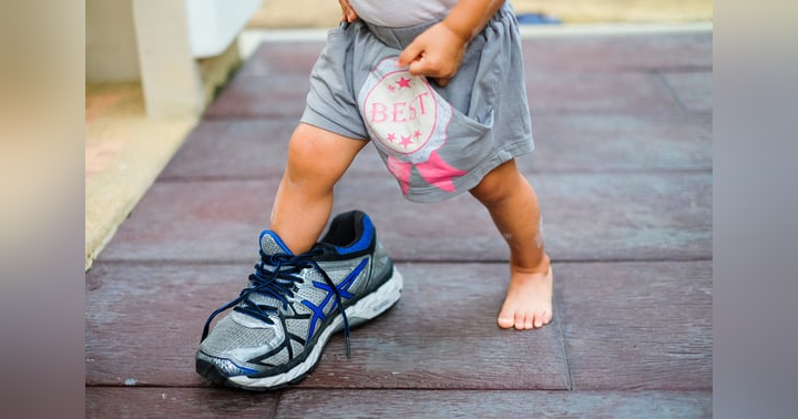 image for When Should Kids Start Wearing Shoes?