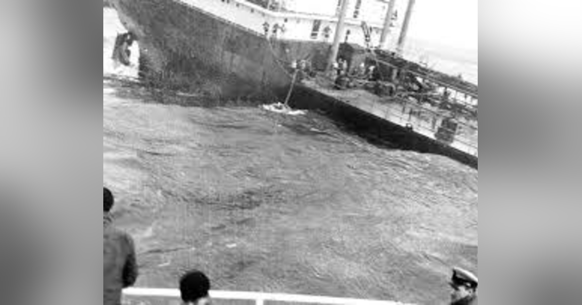 MIRACLE OFF CAPE COD (PT 2) THE PENDLETON/FT.MERCER TANKER RESCUES 1952 MIRACLE OFF CAPE COD (PT 2) THE PENDLETON/FT.MERCER TANKER RESCUES 1952