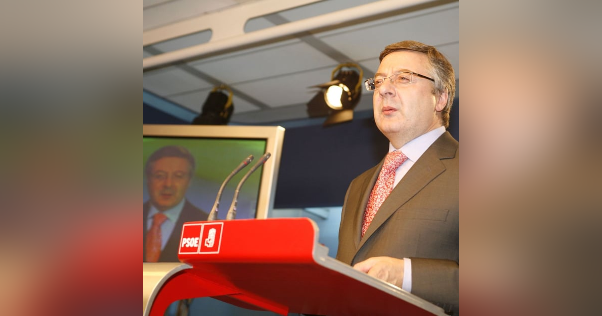 La República de los Tonnntos: La larga lista de socialistas que se inventaron licenciaturas en sus currículums La República de los Tonnntos: La larga lista de socialistas que se inventaron licenciaturas en sus currículums