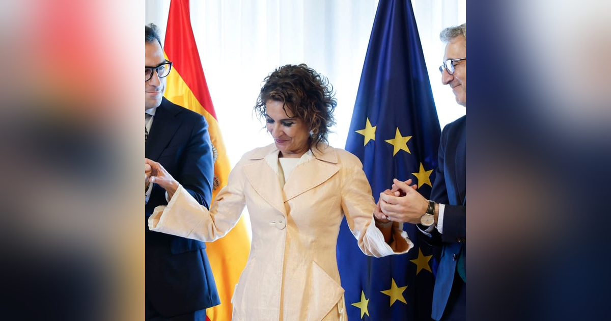 Tertulia de Herrero: Arcadi España asume la "difícil tarea" de los Presupuestos Tertulia de Herrero: Arcadi España asume la "difícil tarea" de los Presupuestos