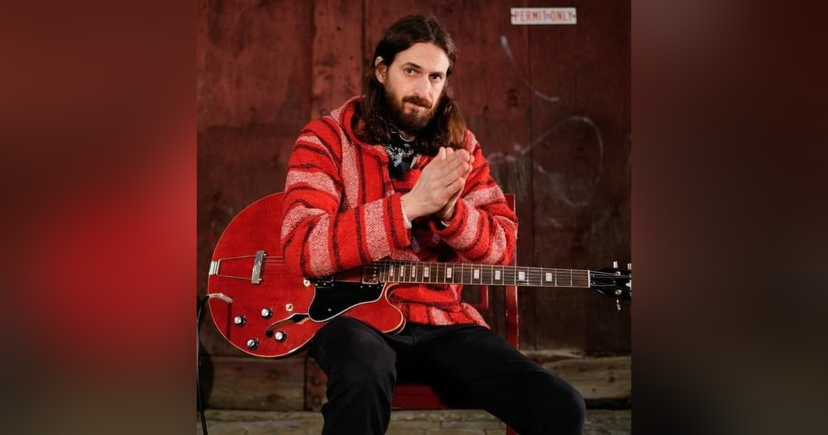 Sam Phelps live from "The Digital Bird's Nest" Sam Phelps live from "The Digital Bird's Nest"