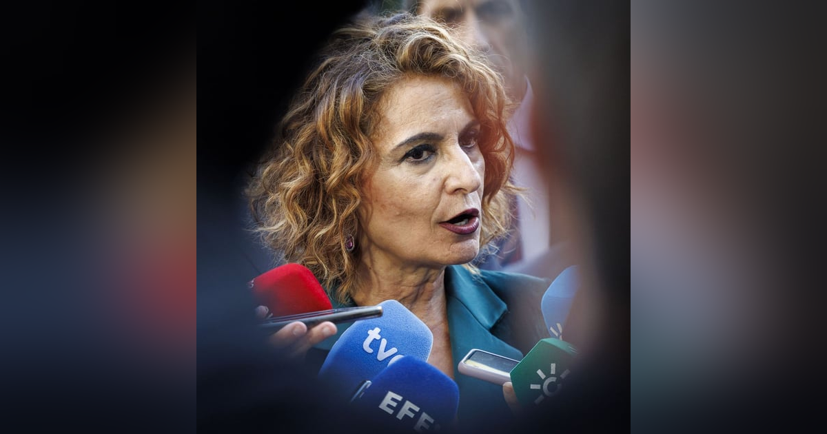 Prensa económica: Hacienda cerca a empresarios y autónomos poniendo en la diana a Bizum y a los pagos con tarjeta Prensa económica: Hacienda cerca a empresarios y autónomos poniendo en la diana a Bizum y a los pagos con tarjeta