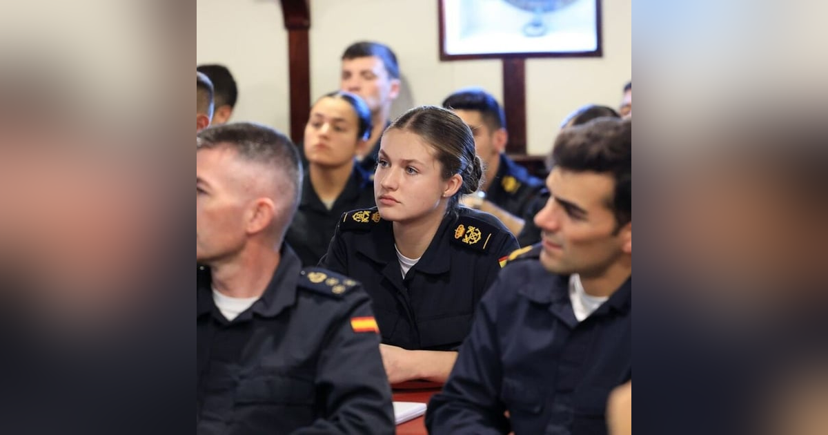 Crónica Rosa: La escapada chilena de Leonor y el baño de masas de Felipe VI en Valencia Crónica Rosa: La escapada chilena de Leonor y el baño de masas de Felipe VI en Valencia